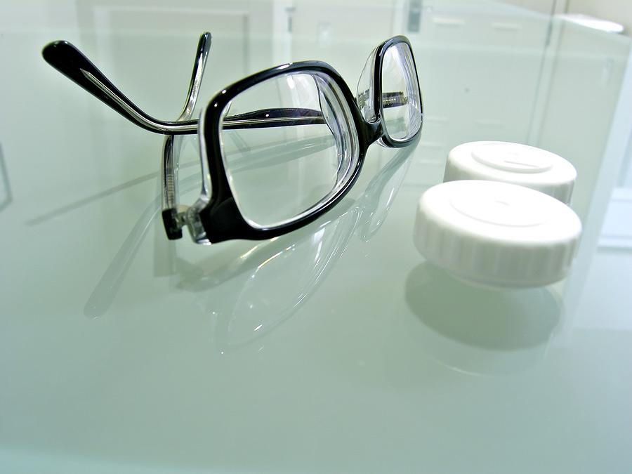 Contact Lenses vs Traditional Glasses