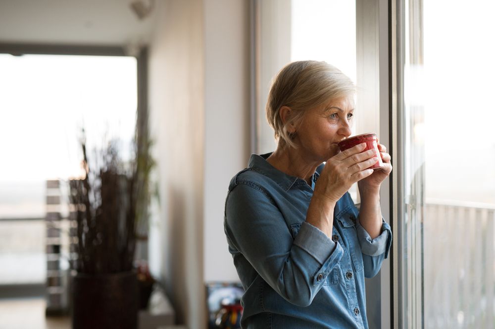 woman drinking coffee