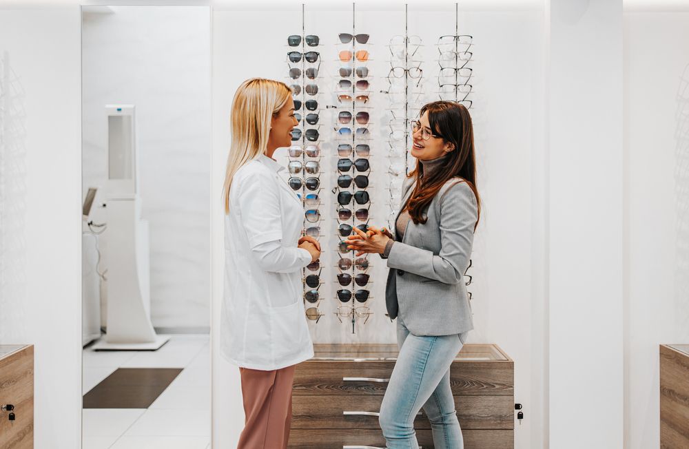 How to Choose the Right Eyeglasses or Contact Lenses