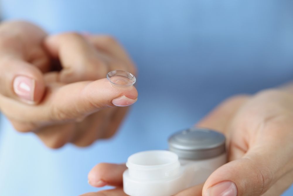Overcoming Contact Lens Discomfort: Tips for Comfortable, All-day Wear