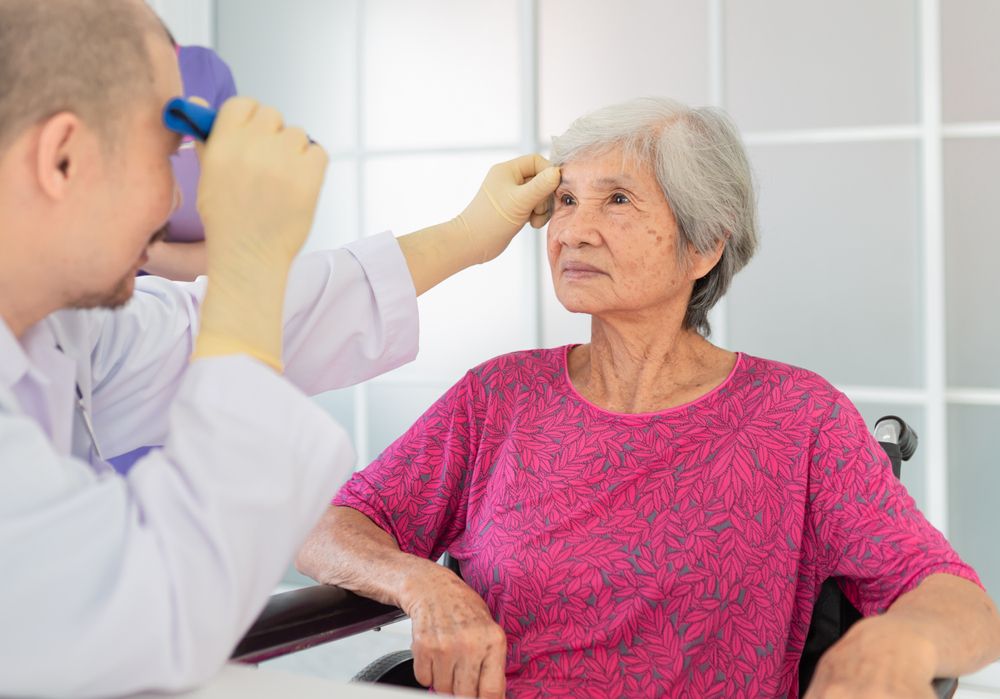 Cataract Awareness Month: Recognizing Symptoms and Getting Diagnosed