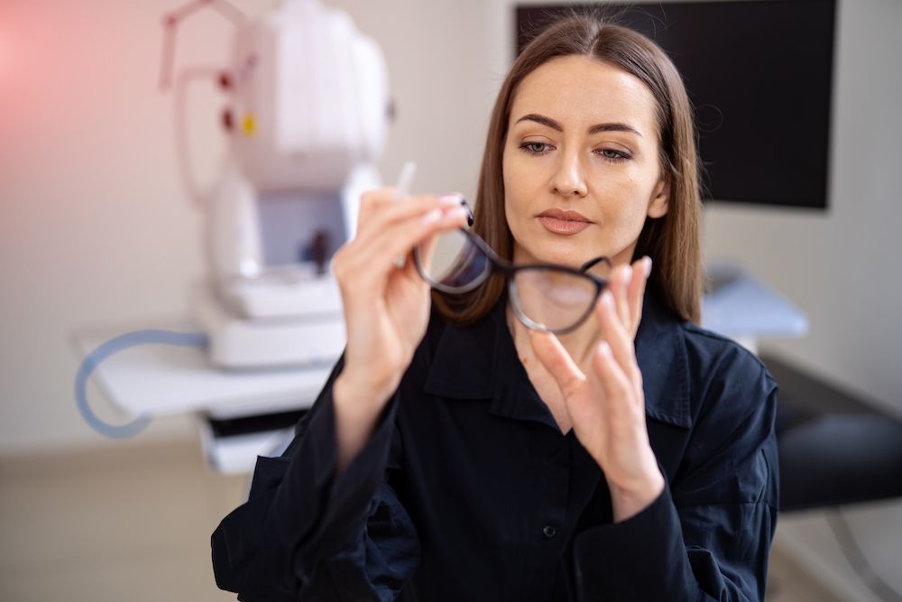 Is an Eye Exam for Contacts and Glasses the Same?