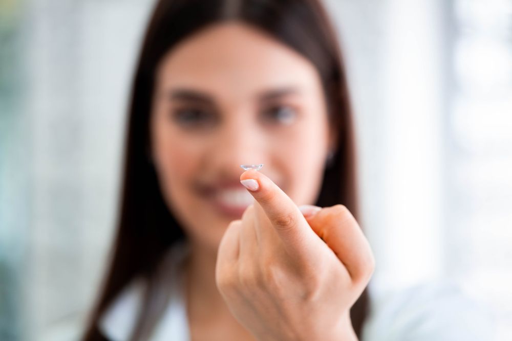Dry Eye and Contact Lenses: How to Wear Them Comfortably