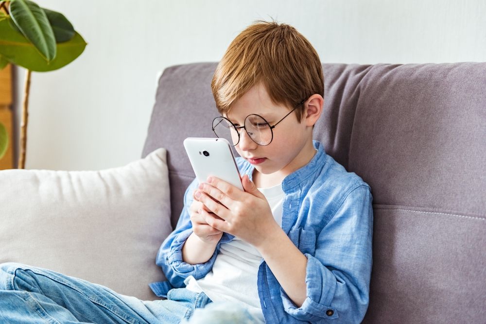 How Limiting Screen Time Can Help a Student’s Eyesight