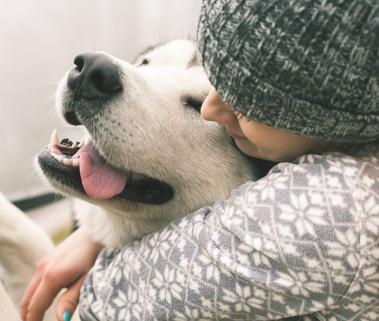 lady hugging her dog