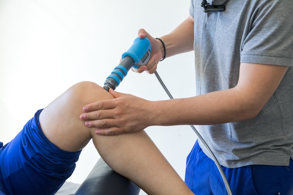 How Shockwave Therapy Complements Chiropractic Treatment