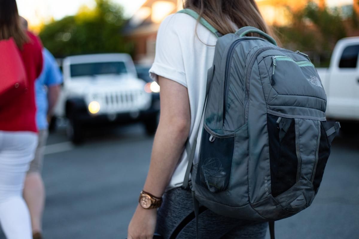 How to Buy a Backpack and Wear it Properly to Avoid Back and Neck Problems