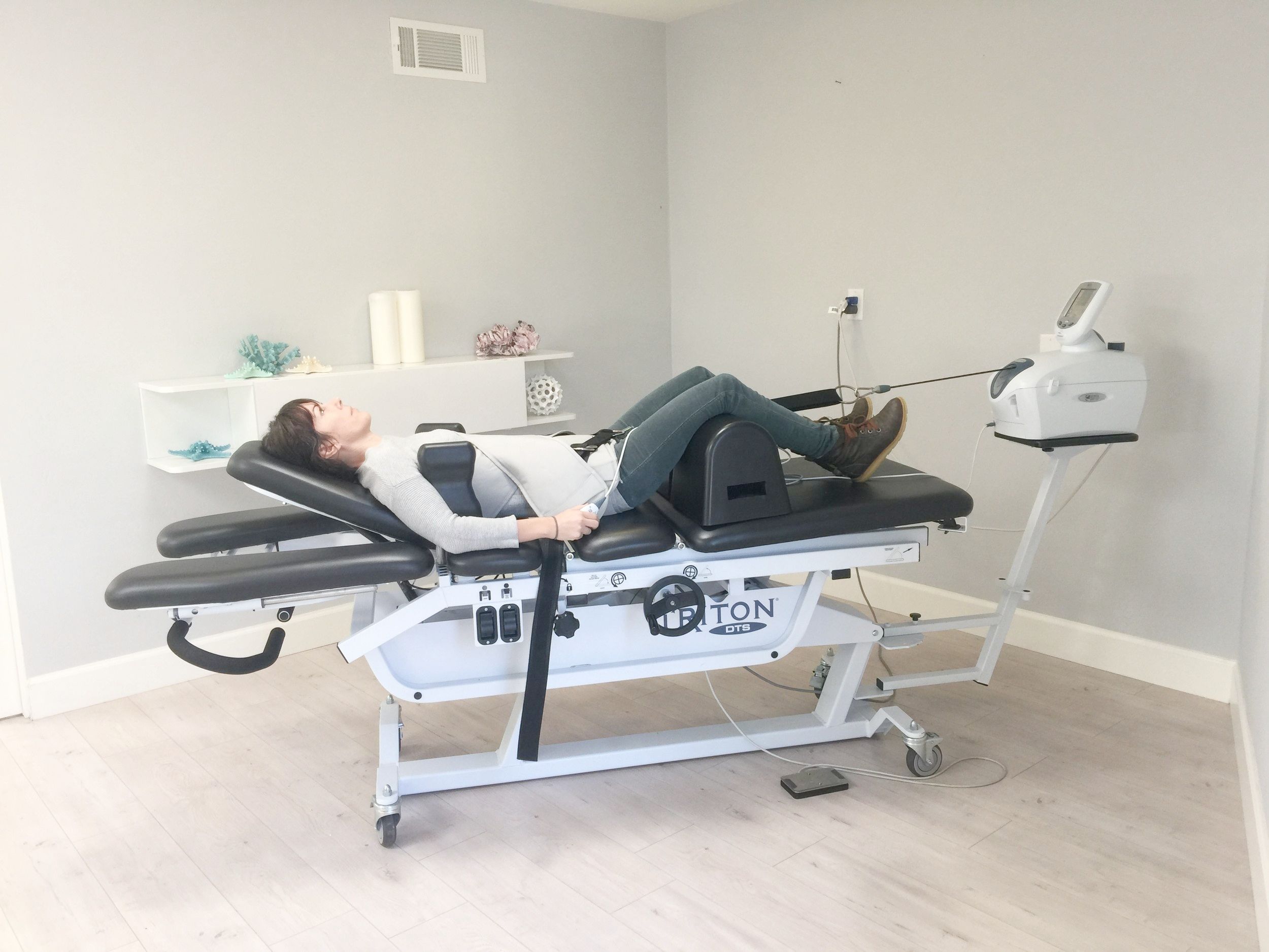 Now Offering non-surgical spinal decompression