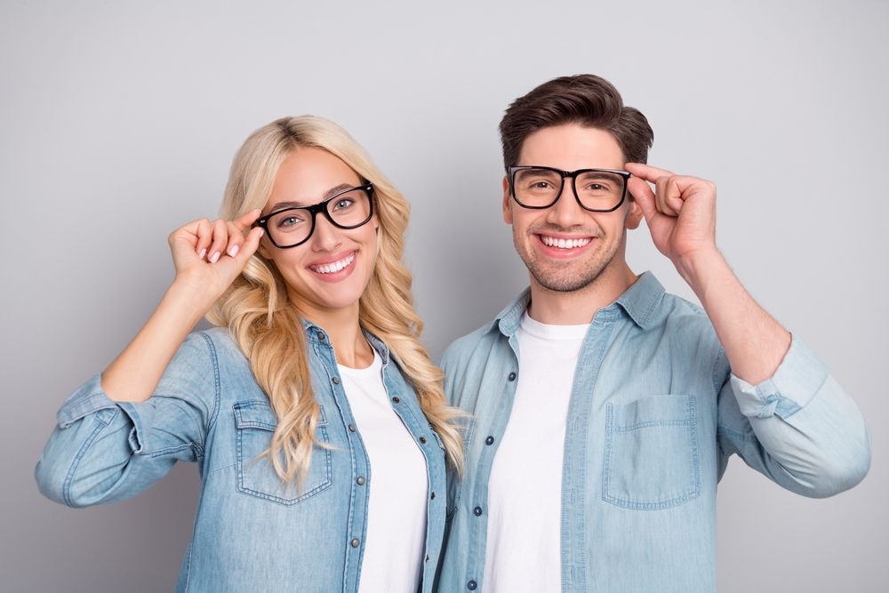 2023's Must-Have Eyeglass Styles