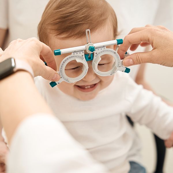 Optometrist in Farmington Hills Eyes & Optics