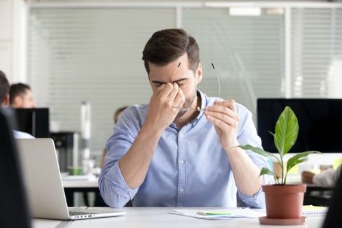 Symptoms and Causes of Dry Eyes