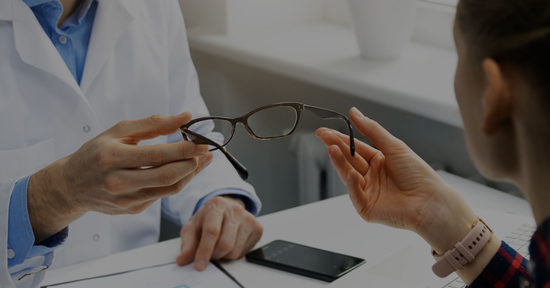 Eye Doctors in the Bronx NYC Lens Lab Express