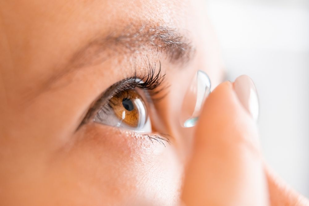 Contact Lens Safety Tips: Do’s and Don'ts