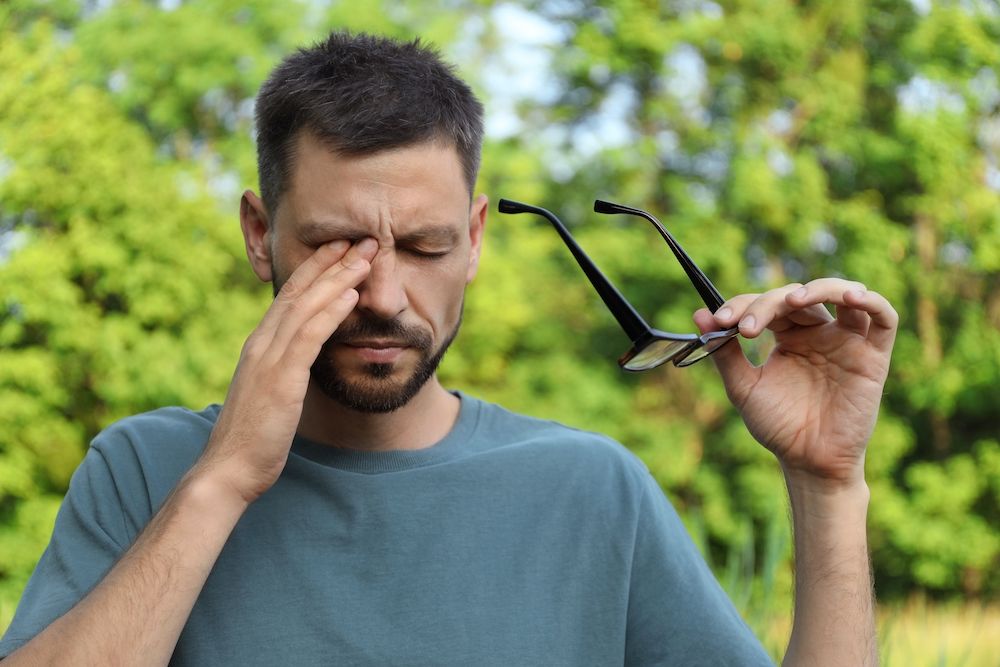 The Link Between Seasonal Eye Allergies and Dry Eye Syndrome