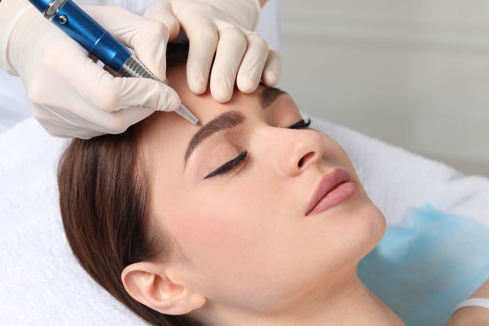 Microblading vs. Traditional Eyebrow Tattooing: Understanding the Difference