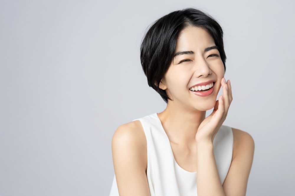 The Pros and Cons of Porcelain Veneers