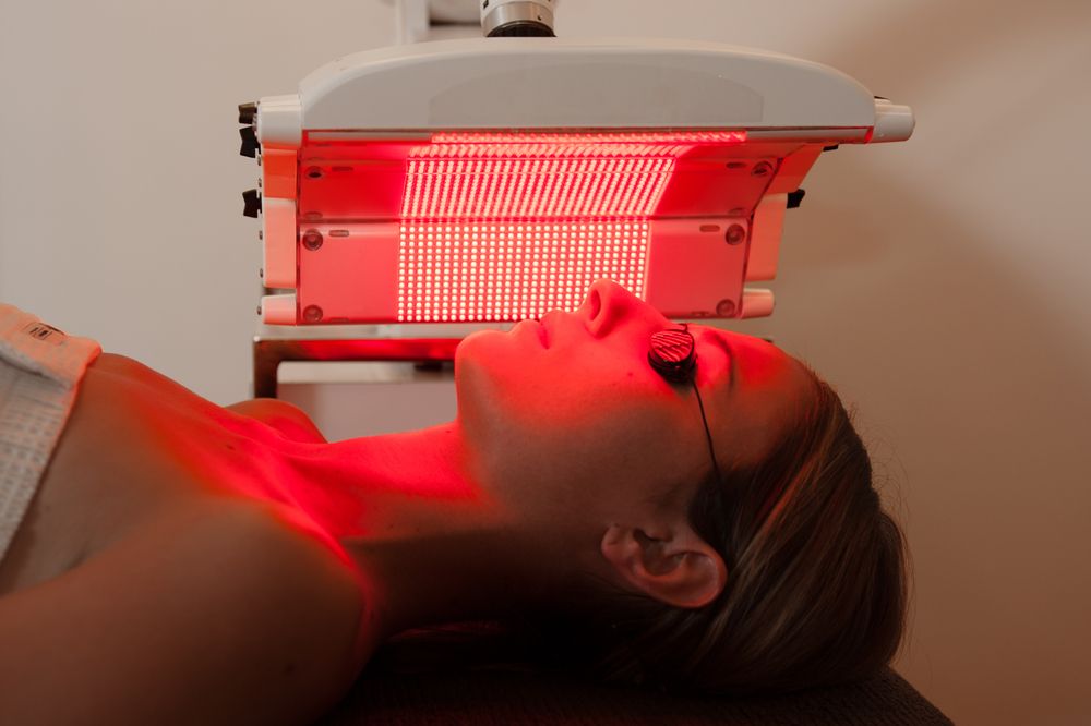 Revolutionizing Spinal Health: The Synergy of Red Light Therapy and Chiropractic Care