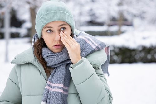 How Do I Keep My Eyes from Drying Out in the Winter?
