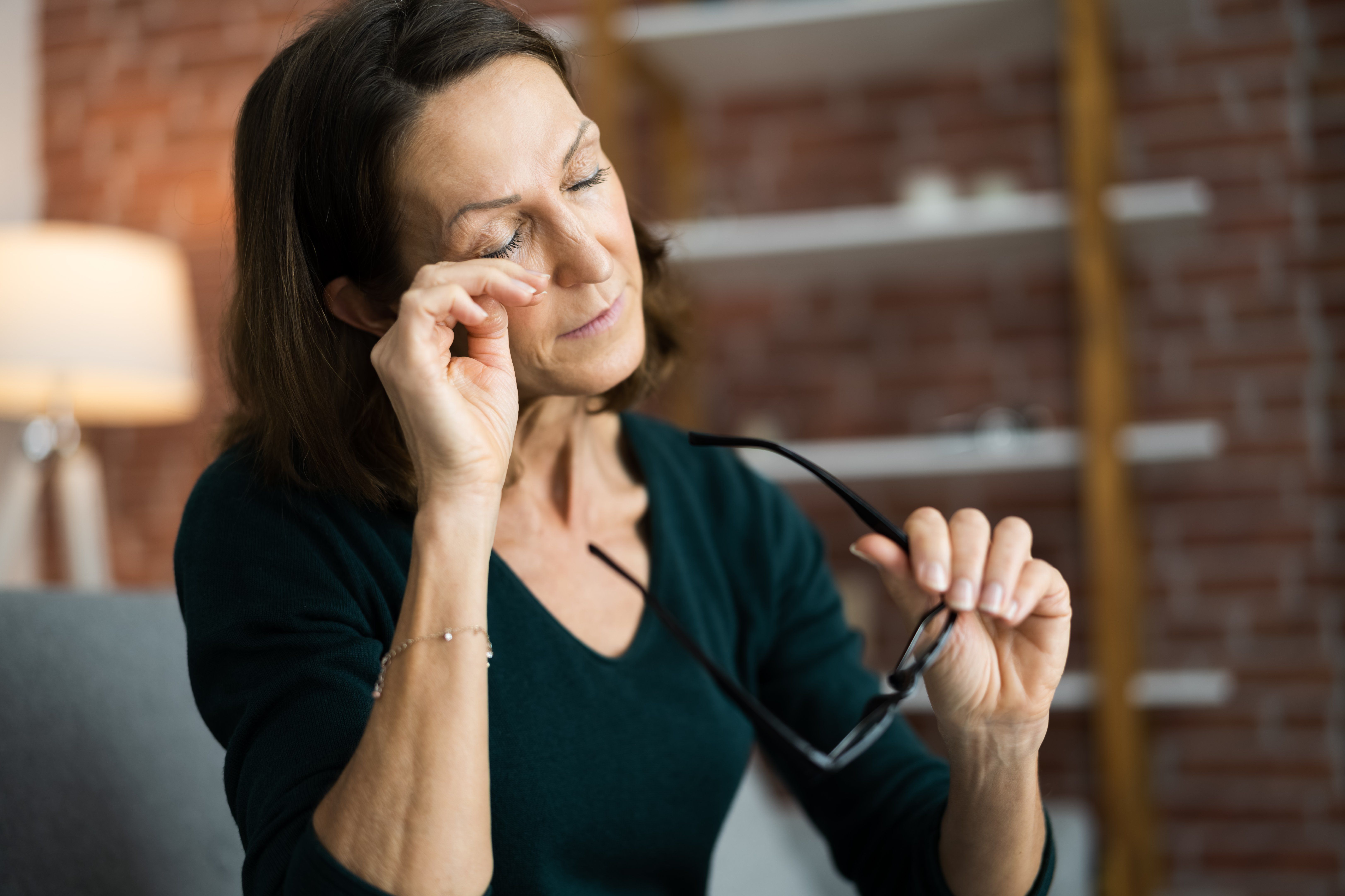 What Are the Signs and Symptoms of Dry Eyes?