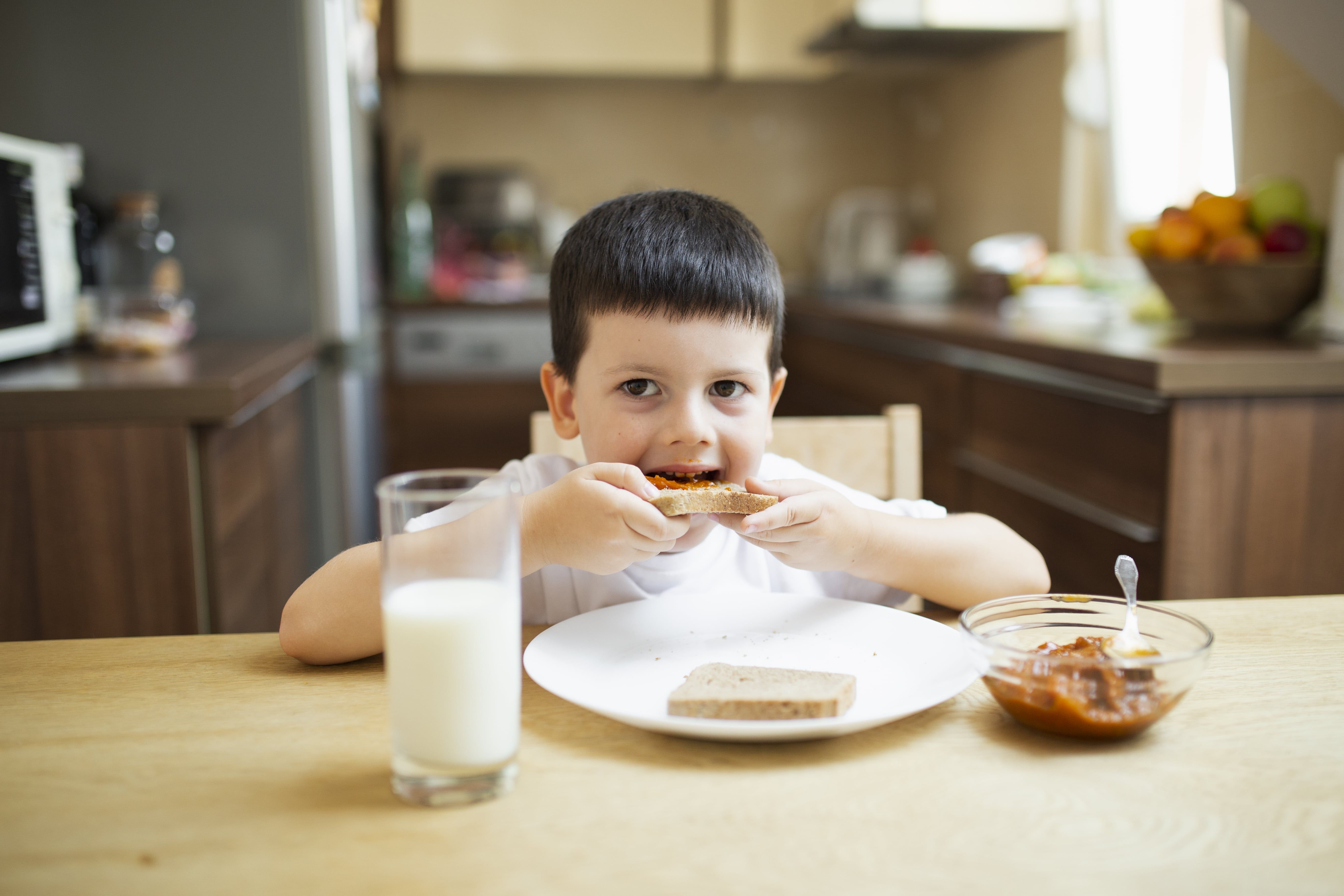 Healthy Snacks to Keep  Your Child’s Smile Cavity-Free