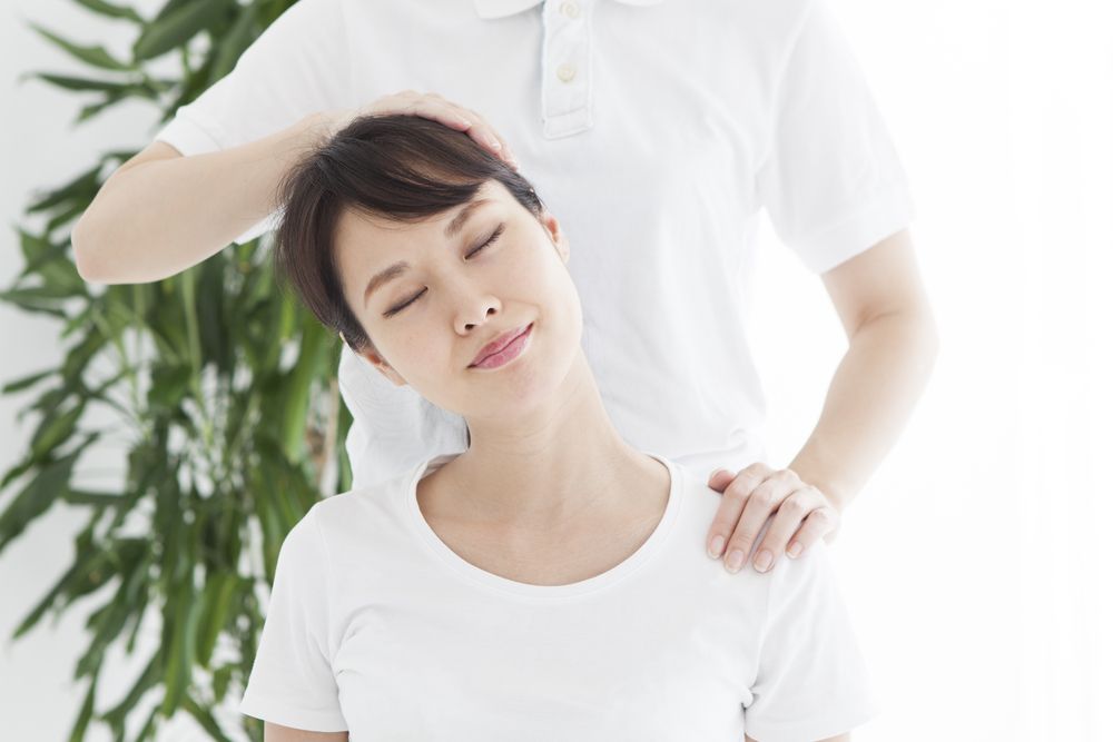 Should I Go to a Chiropractor for Upper Back Pain?
