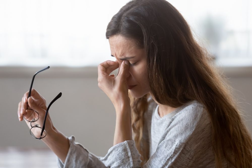 woman with dry eye