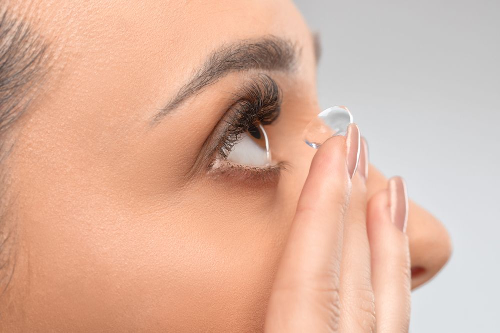 Tips for Contact Lens Wearers with Allergies