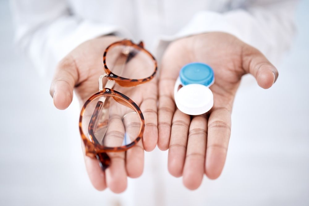 Glasses vs Contacts: Find Your Perfect Fit 