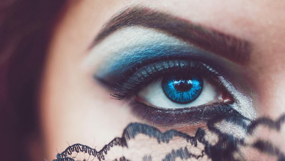 Decorating Your Eyes for Halloween