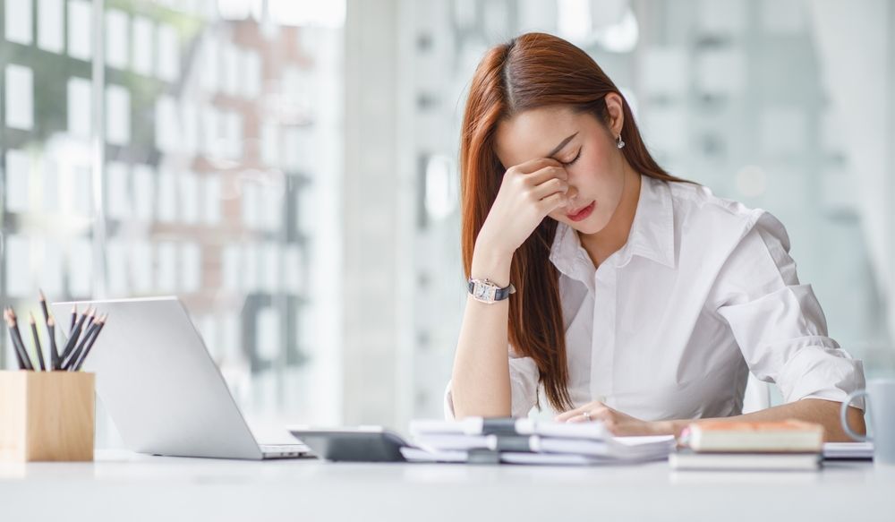 Managing Dry Eye in the Workplace: Tips for Office Workers and Professionals