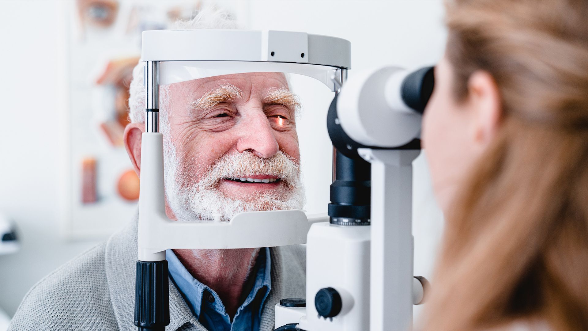 Specialist eye Optometrist vs.