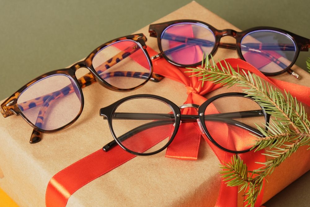 Find the Perfect Frames to Complete Your Look This Holiday Season