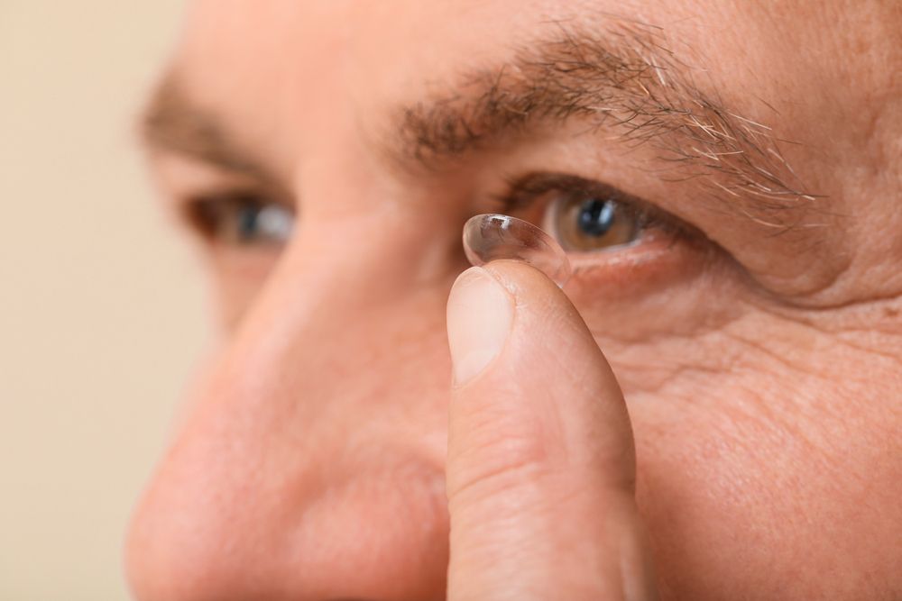 Should People With Chronic Dry Eye Wear Contacts?