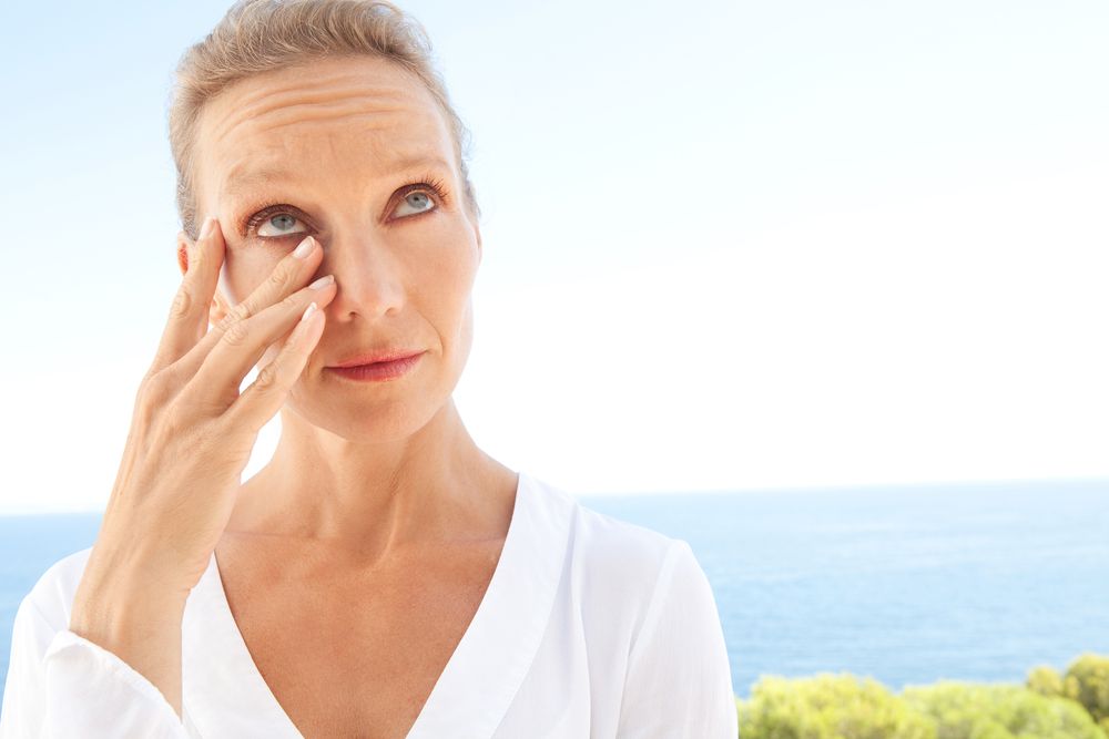 Understanding the Difference Between Dry Eye and Meibomian Gland Dysfunction