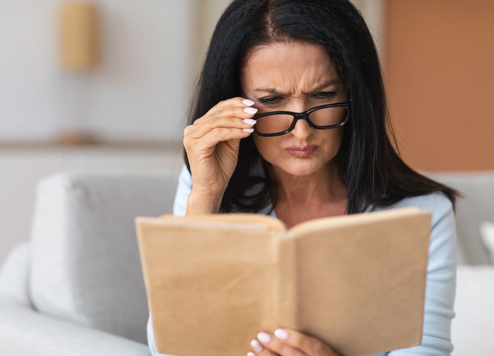 What Are Early Warning Signs of Macular Degeneration?