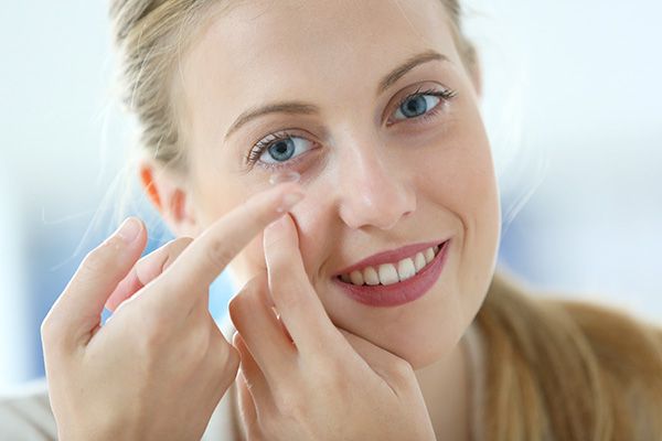 woman wearing contact lenses