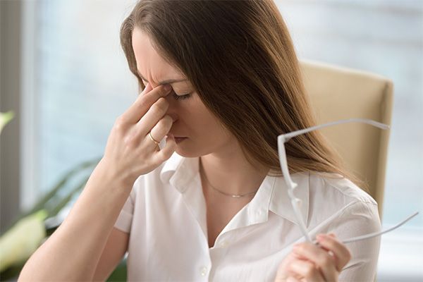 woman with headache