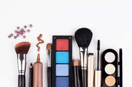 MAKEUP CARE