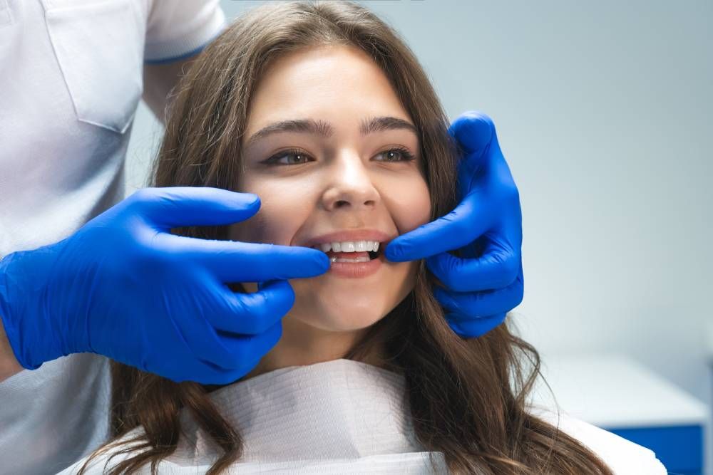 Whitening Teeth With Bleaching Trays
