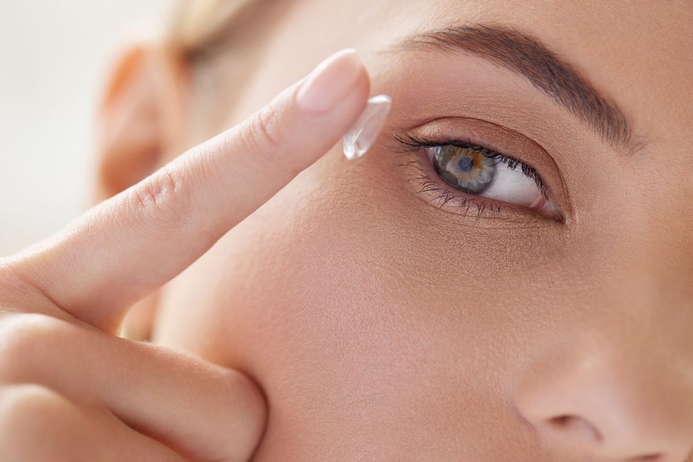 Tips for Maintaining Healthy Eyes with Contact Lenses