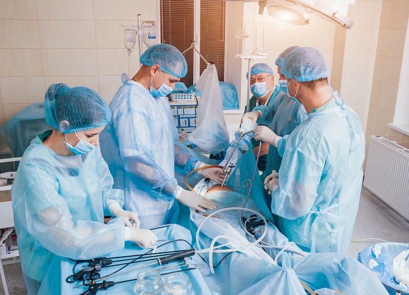 What’s The Difference Between Robotic and Laparoscopic Surgery?