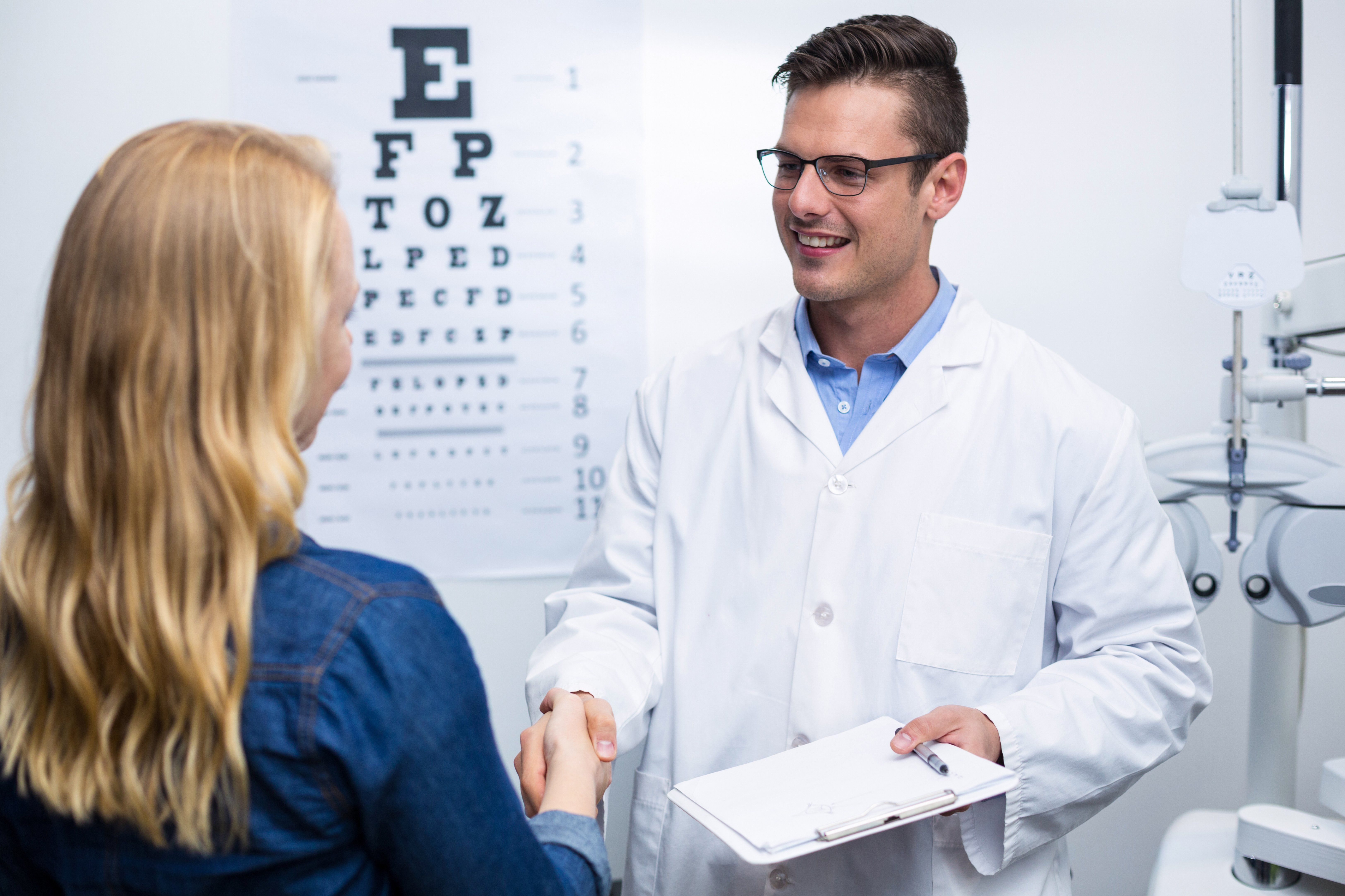 How to Choose the Right Eye Doctor for Your Family