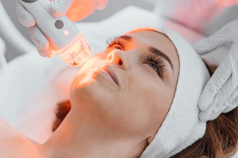 What is Low Level Light Therapy and How Does it Treat Dry Eye?