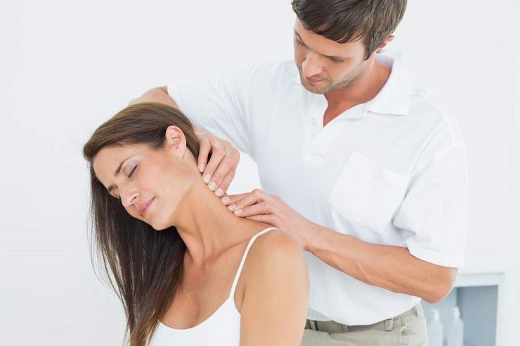 the Charleston chiropractor treats neck pain and headaches