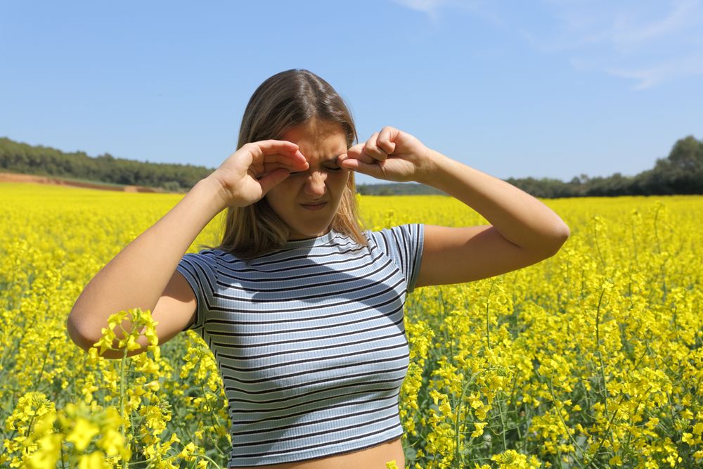 Symptoms of Seasonal Allergies Compared to Dry Eyes