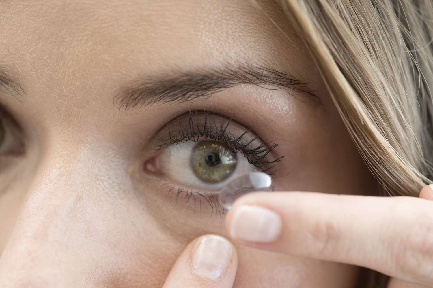 7 Common Reasons Why Your Contact Lenses Cause Red Eyes