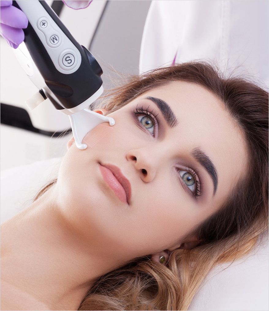 plastic surgeon enhancing woman's face
