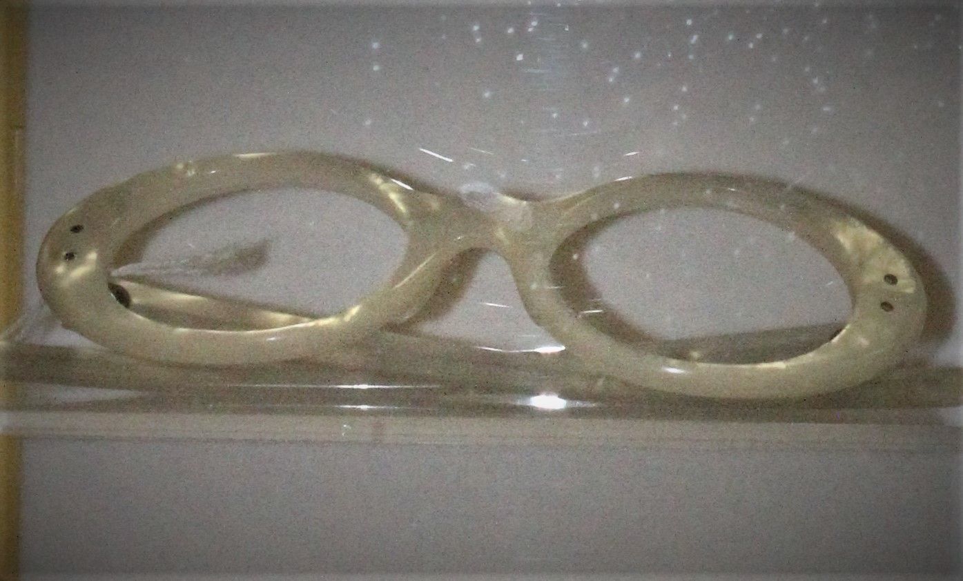 white vintage frames