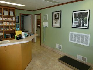 Petaluma Veterinary Hospital waiting room- image