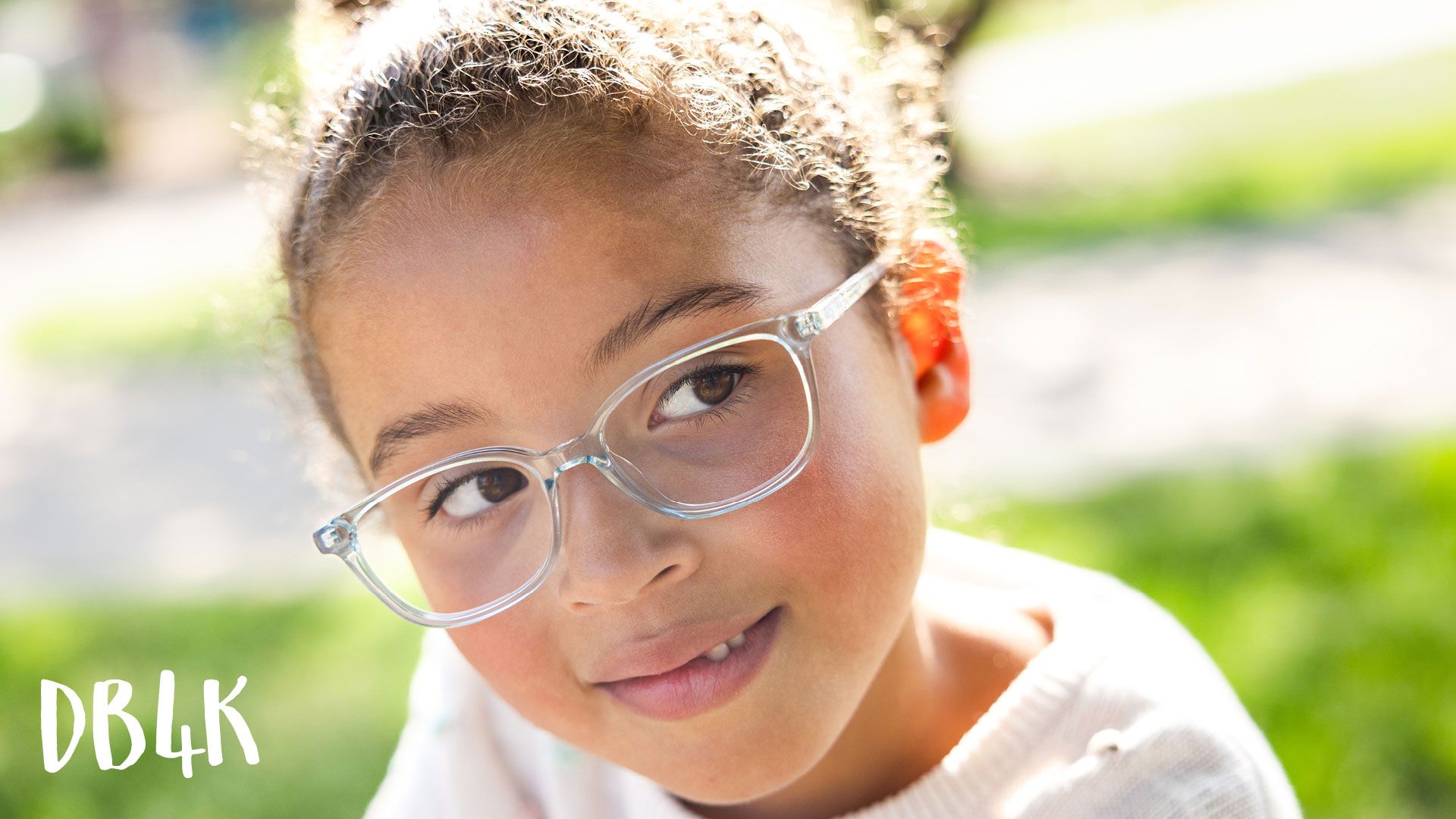 Serene Eye Contact West Design in HD Serene Eye Contact West Design in HD